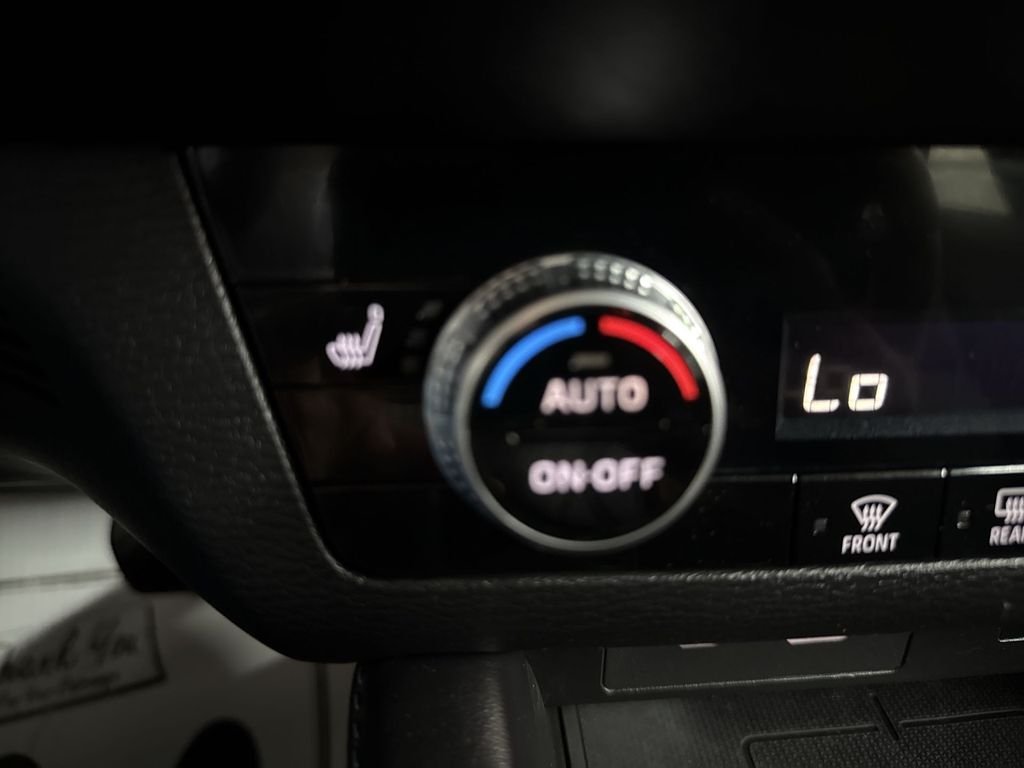 Used 2024 Cosmic Blue Metallic Mitsubishi SE image 31