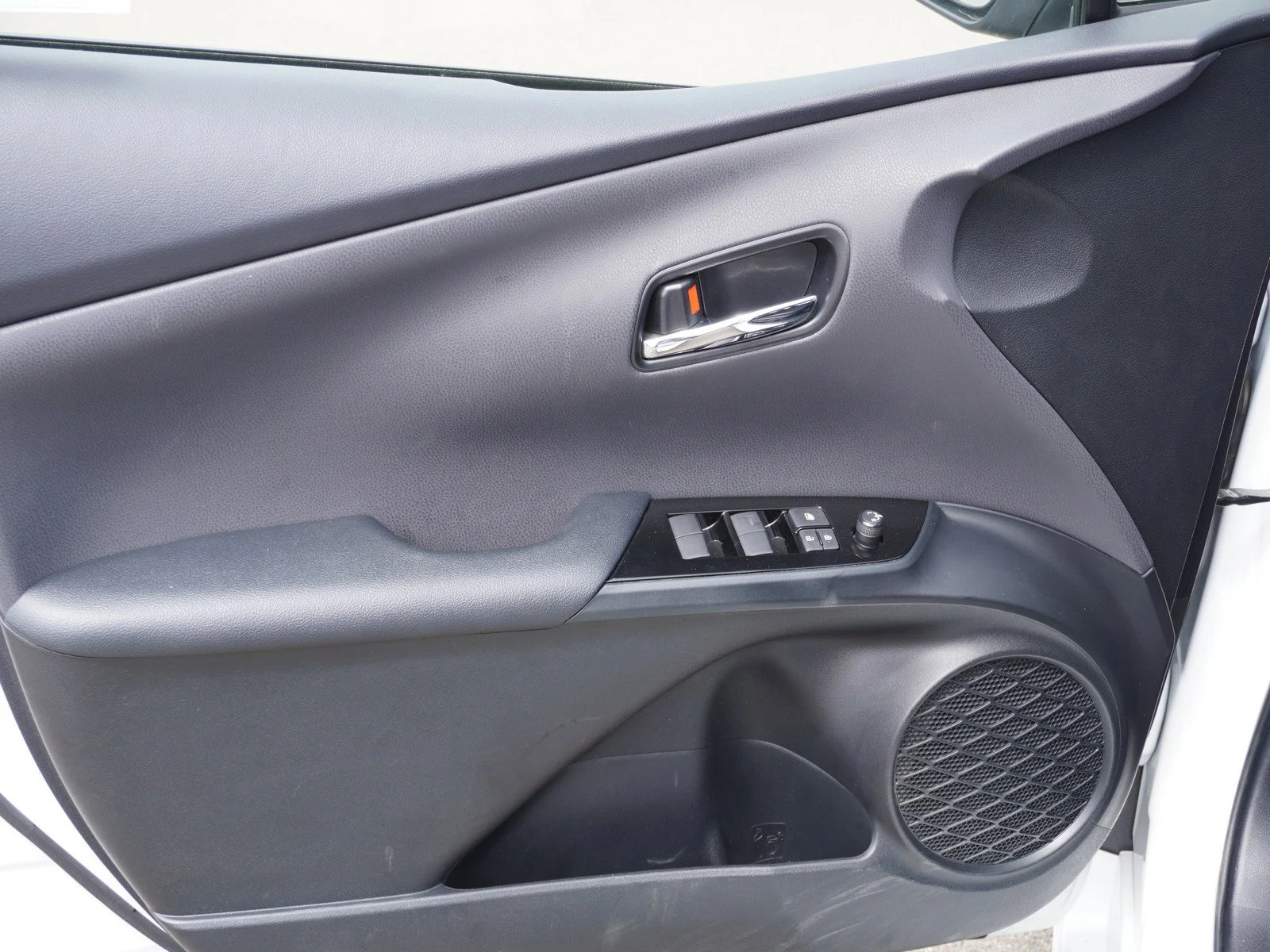 Certified Used 2022 Wind Chill Pearl Toyota XLE image 20