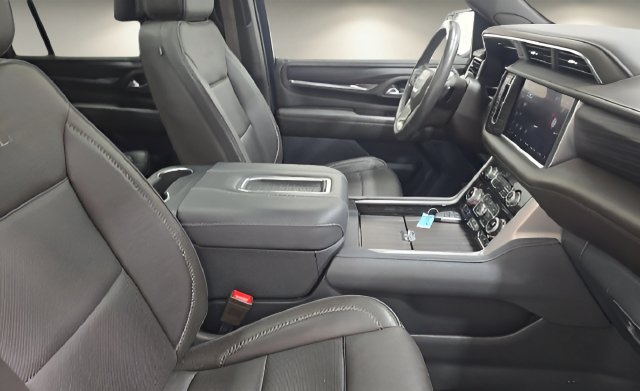 Used 2023 White Frost Tricoat GMC Denali image 13