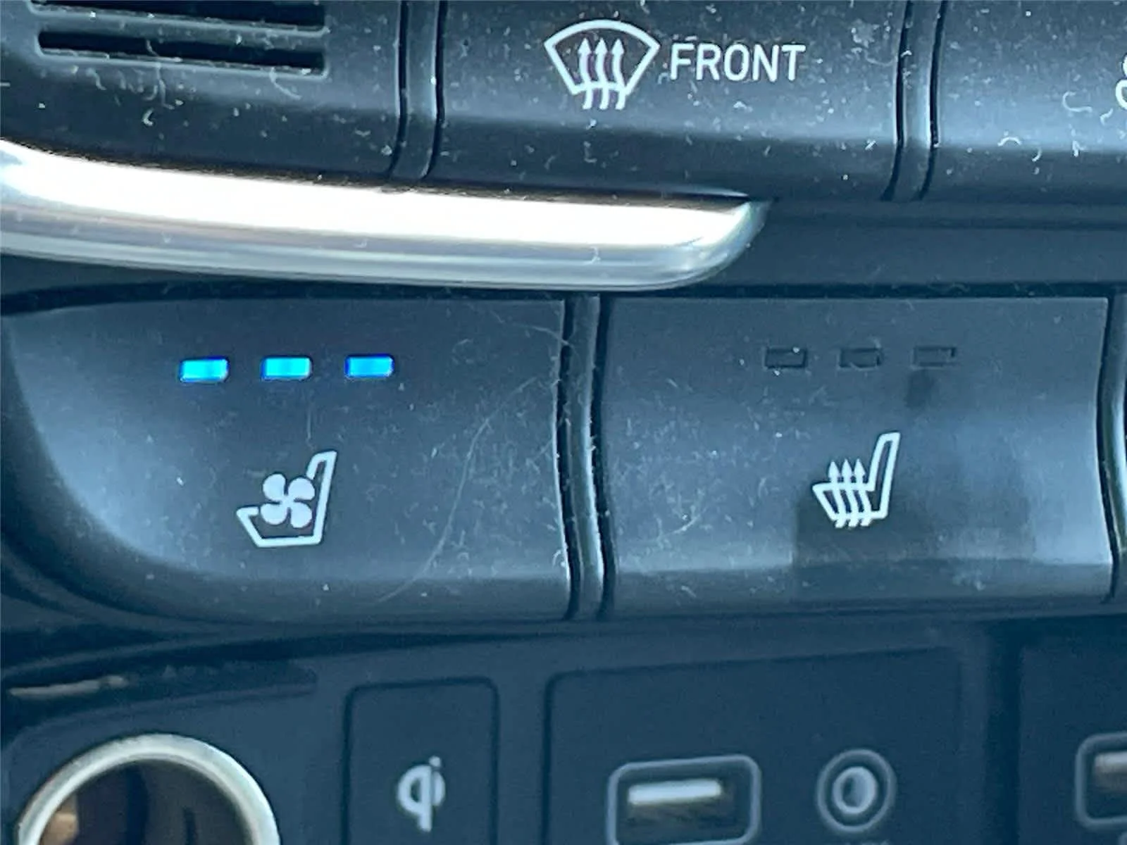 2020 Hyundai Santa Fe Limited - Photo 17