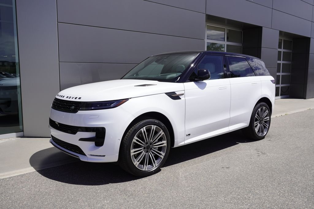 New 2026 Ostuni Pearl White LAND ROVER Dynamic SE image 3