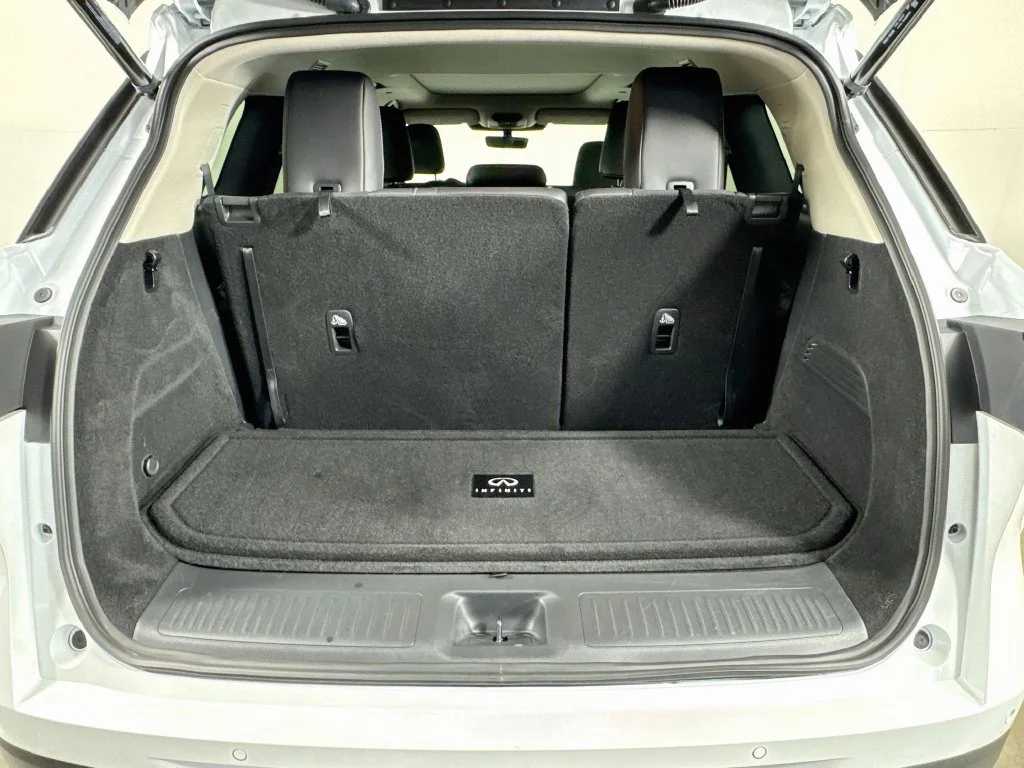 Certified Used 2027 White INFINITI LUXE image 35
