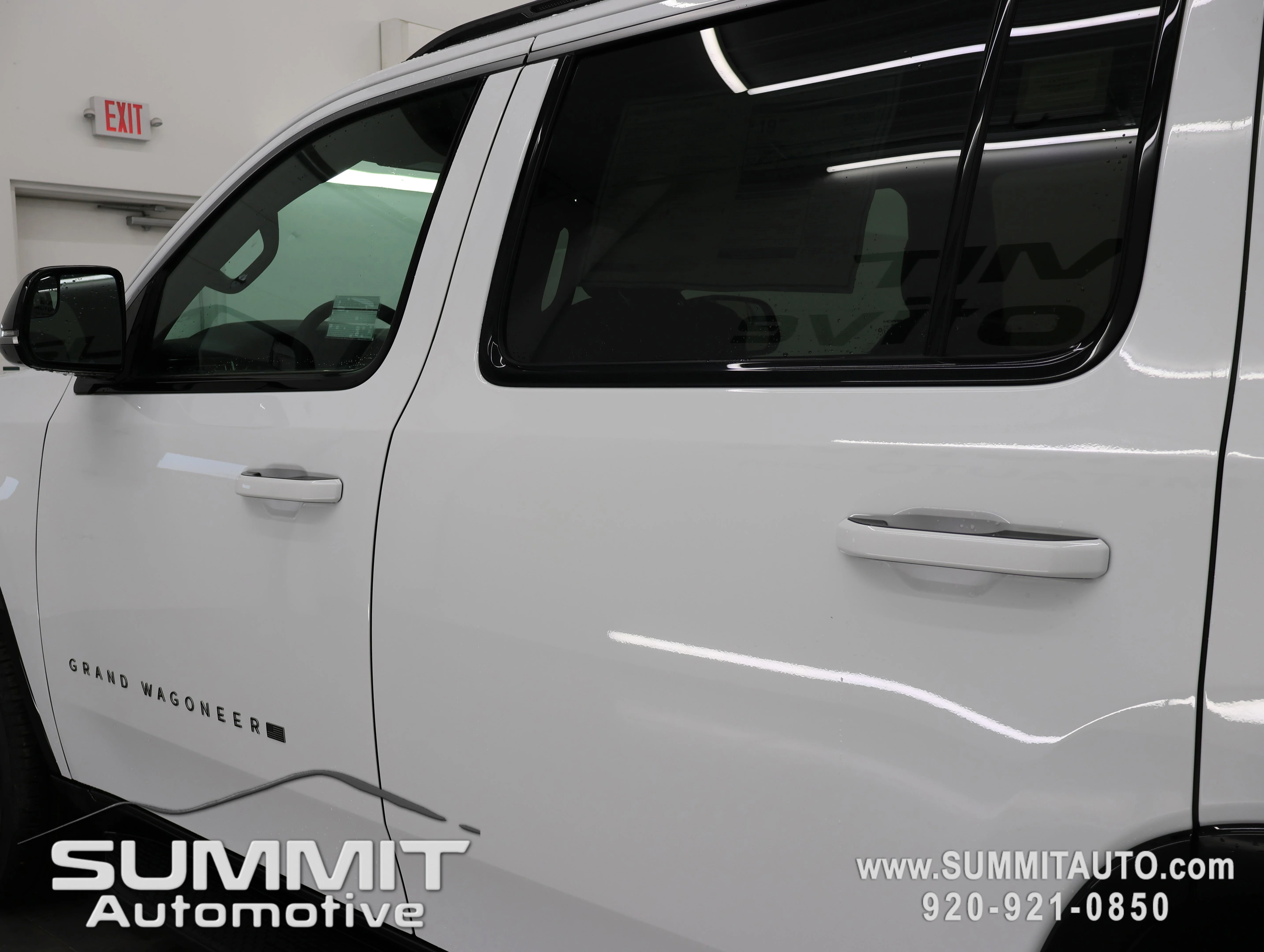 New 2026 Bright White Clear-Coat Exterior Paint Jeep  image 33