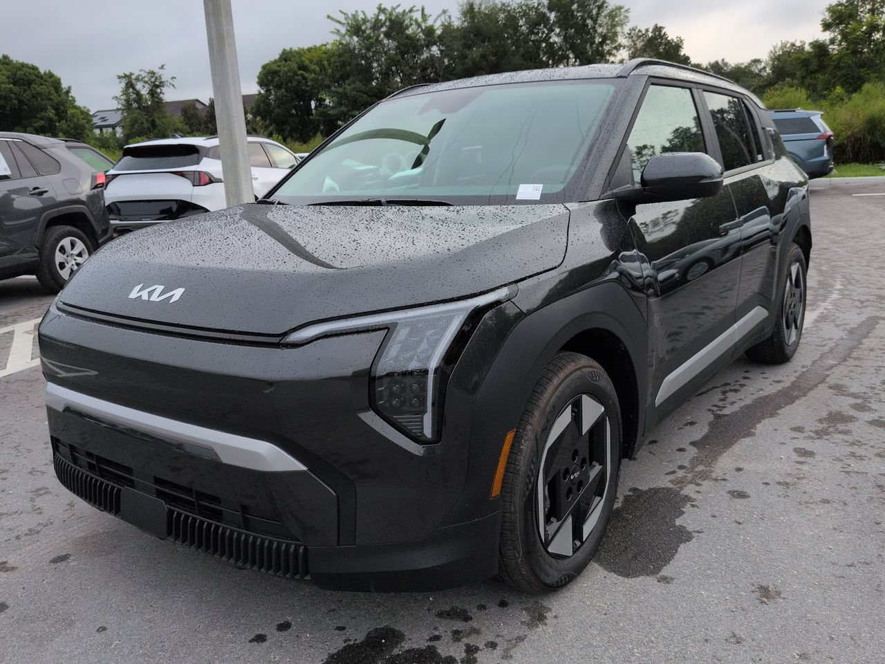 New 2027 Interstellar Gray Kia Wind image 8