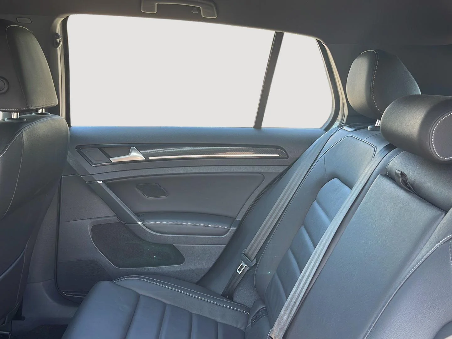 Used 2017  Volkswagen 4MOTION image 12