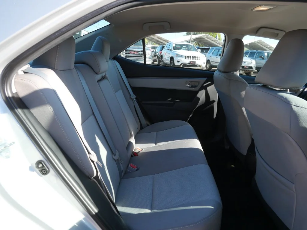 Used 2016 Silver Toyota LE image 14