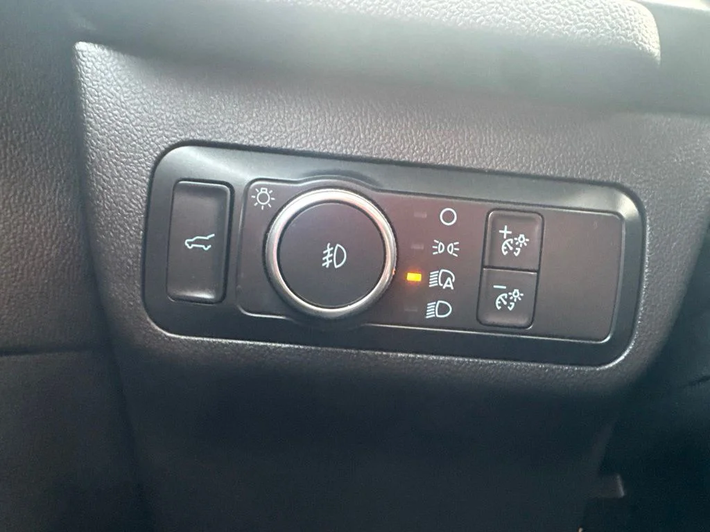 Certified Used 2020 Ingot Silver Ford SEL image 27