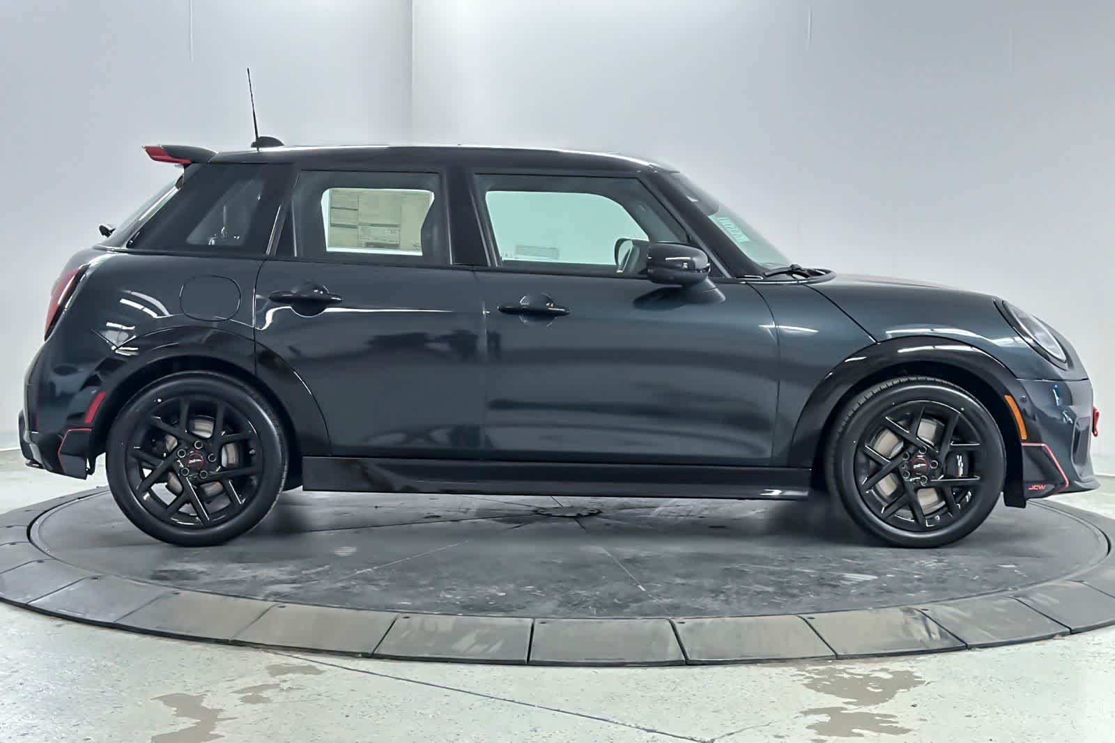 New 2026 Legend Gray Metallic MINI Iconic image 8