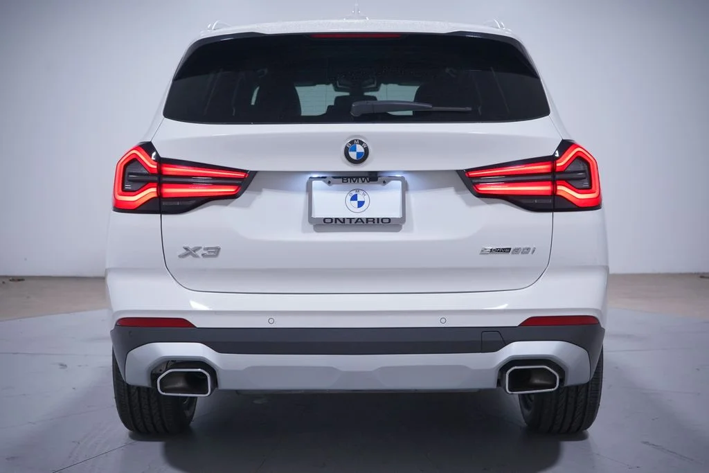 Used 2024 Alpine White BMW sDrive30i image 5
