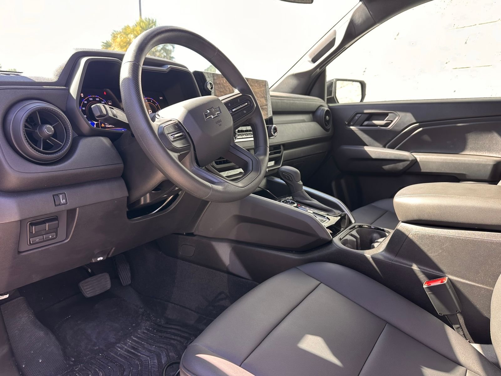 2024 Chevrolet Colorado Trail Boss photo 2