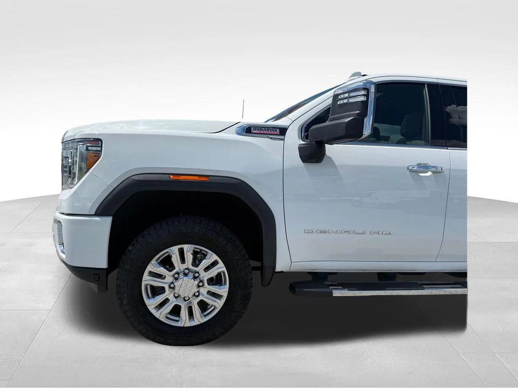 Used 2023 White GMC Denali image 24