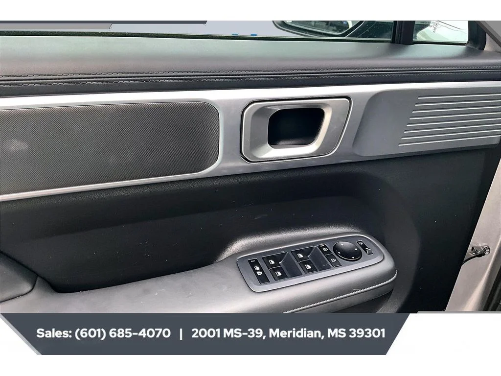 Used 2025 SHIMMERING SILVER Hyundai SEL image 17
