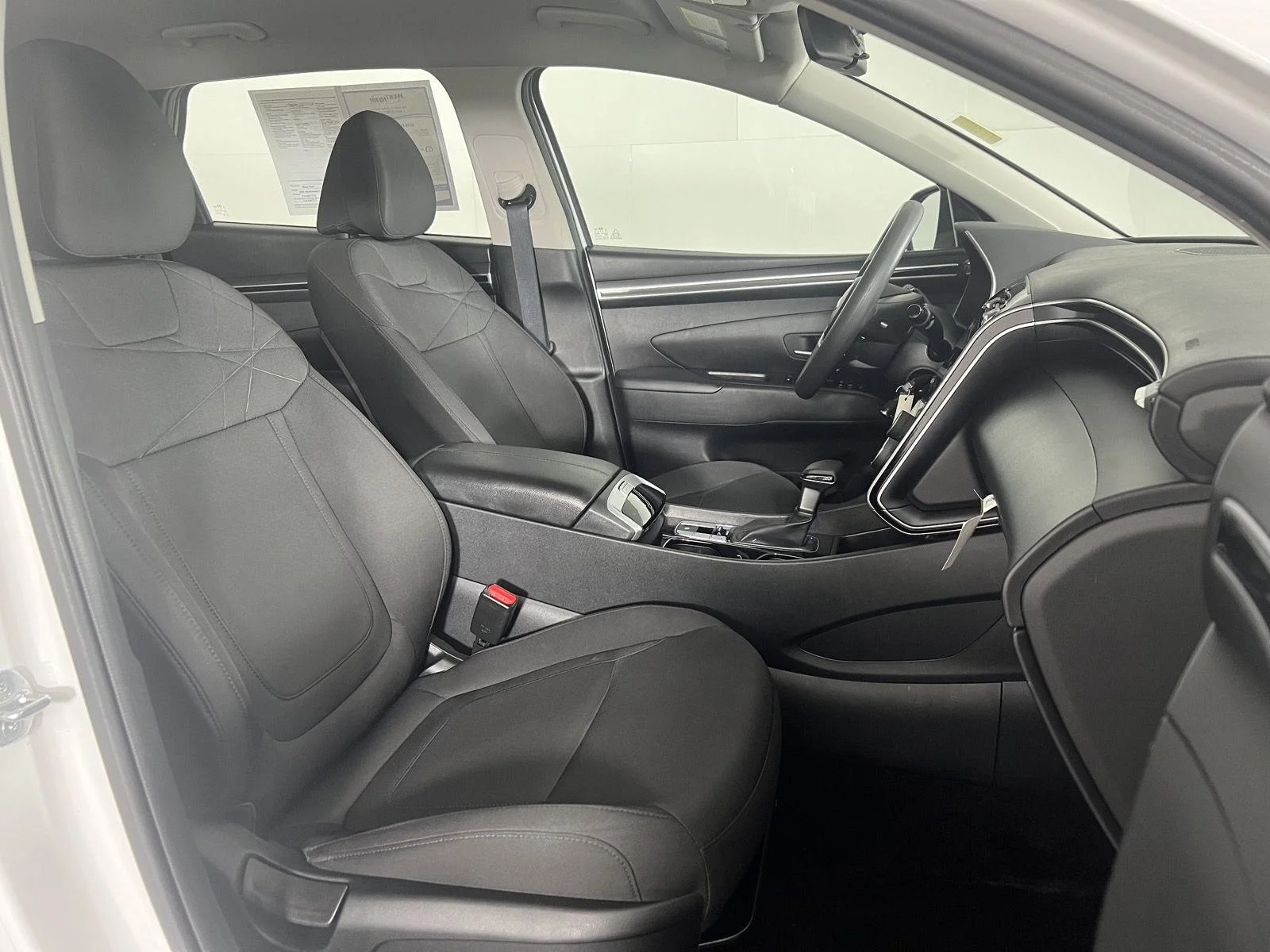Used 2024  Hyundai SE image 18