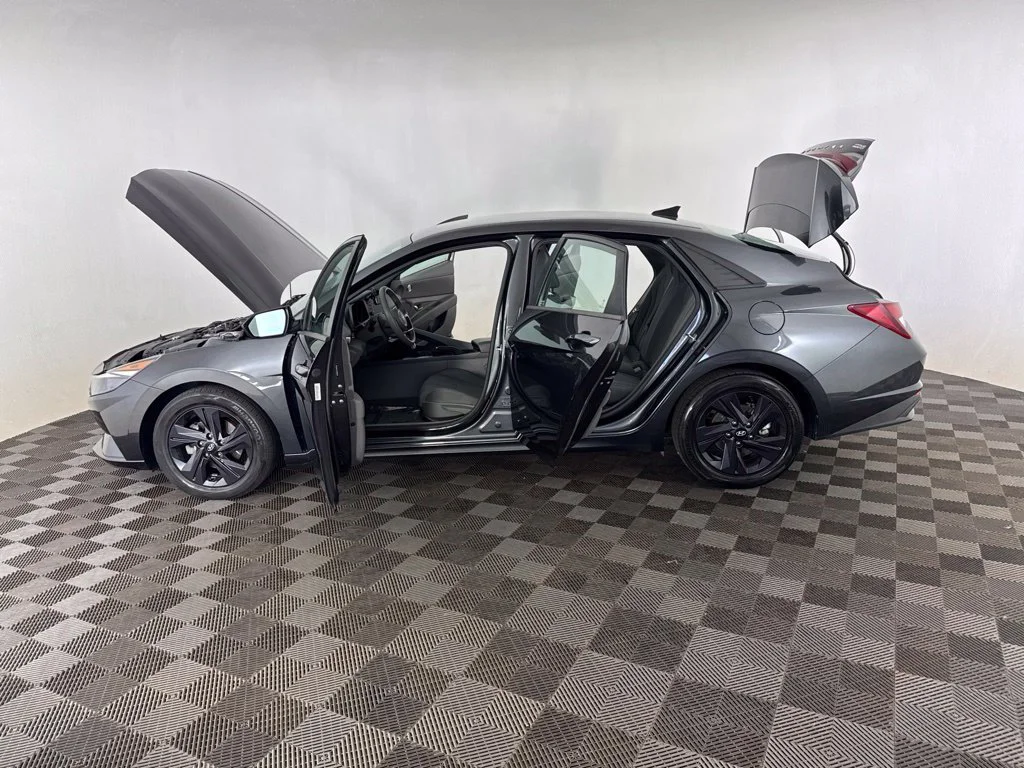 Used 2022 Gray Hyundai SEL image 10