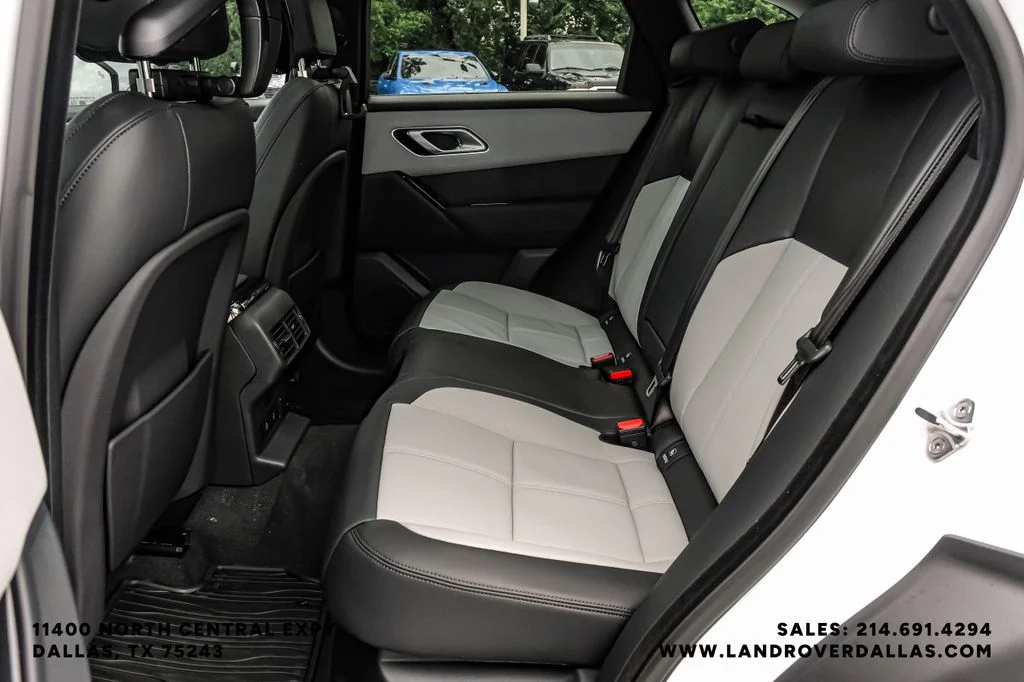 New 2026 Ostuni Pearl Wht Prem Met Land Rover Dynamic SE image 38