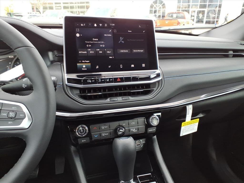 New 2026 Hydro Blue Pearlcoat Jeep Latitude Altitude image 7