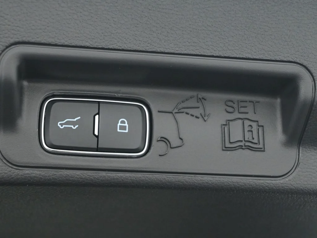New 2026 Carbonized Gray Metallic Ford Tremor image 28