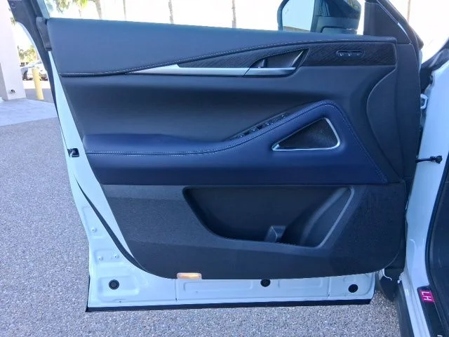 New 2026 2T RAD WHT INFINITI Sport AWD image 17