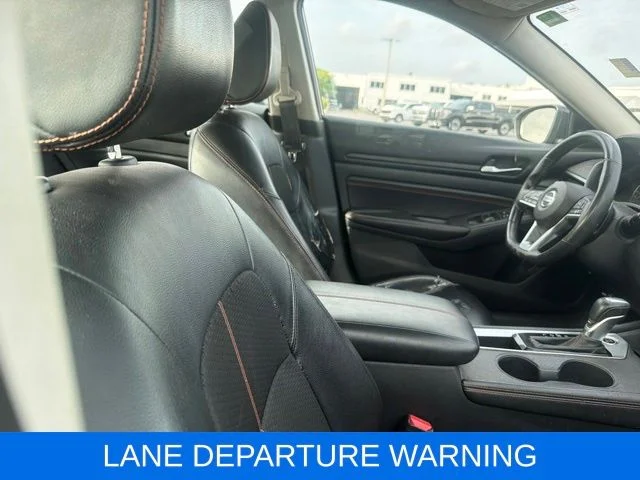 Used 2022 Red Nissan 2.5 SR image 7