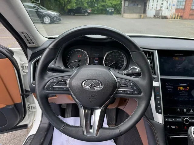 Used 2023 White INFINITI LUXE image 18