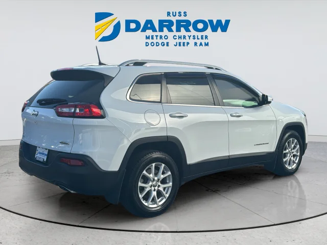 Used 2017 White Jeep Latitude image 5