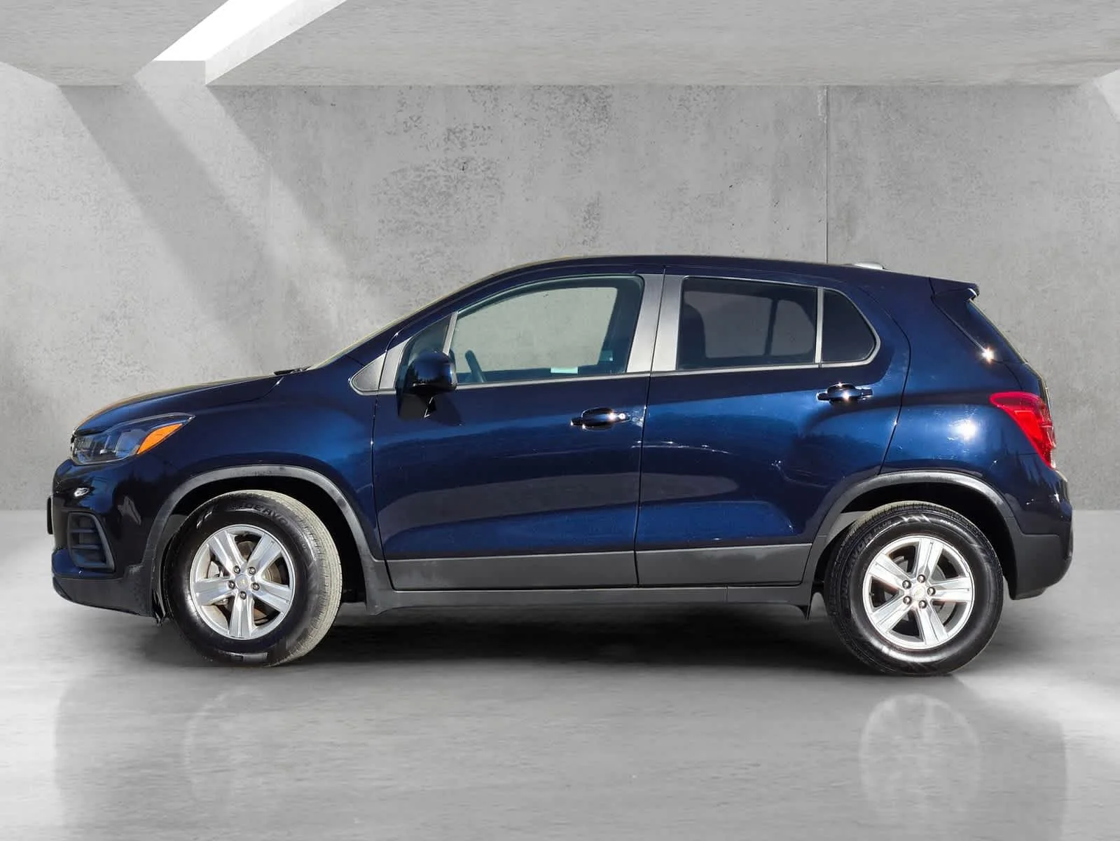 Used 2022 Midnight Blue Metallic Chevrolet LS image 7