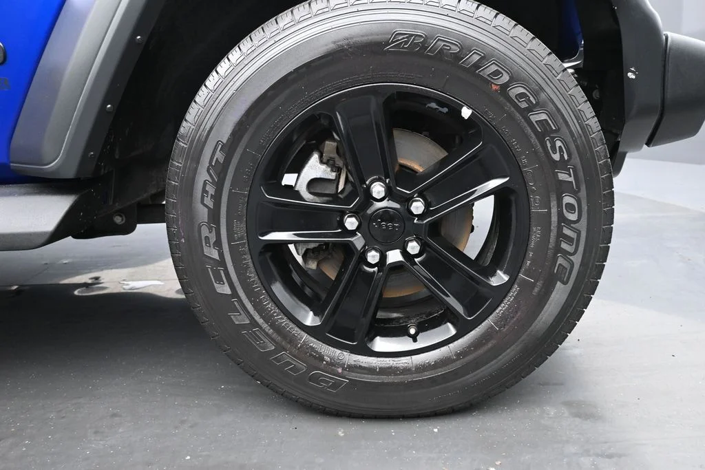 Used 2020 Blue Jeep Unlimited Sport Altitude image 10