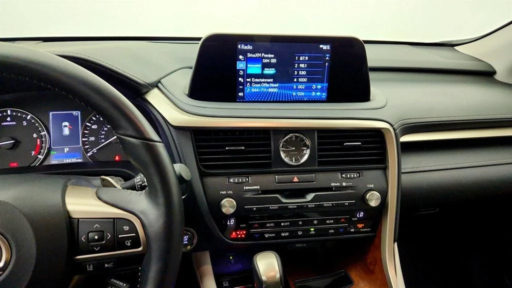 Used 2022 Eminent White Pearl Lexus RX 350L AWD w/ Premium Package & Heated/Ventilated Seats image 17