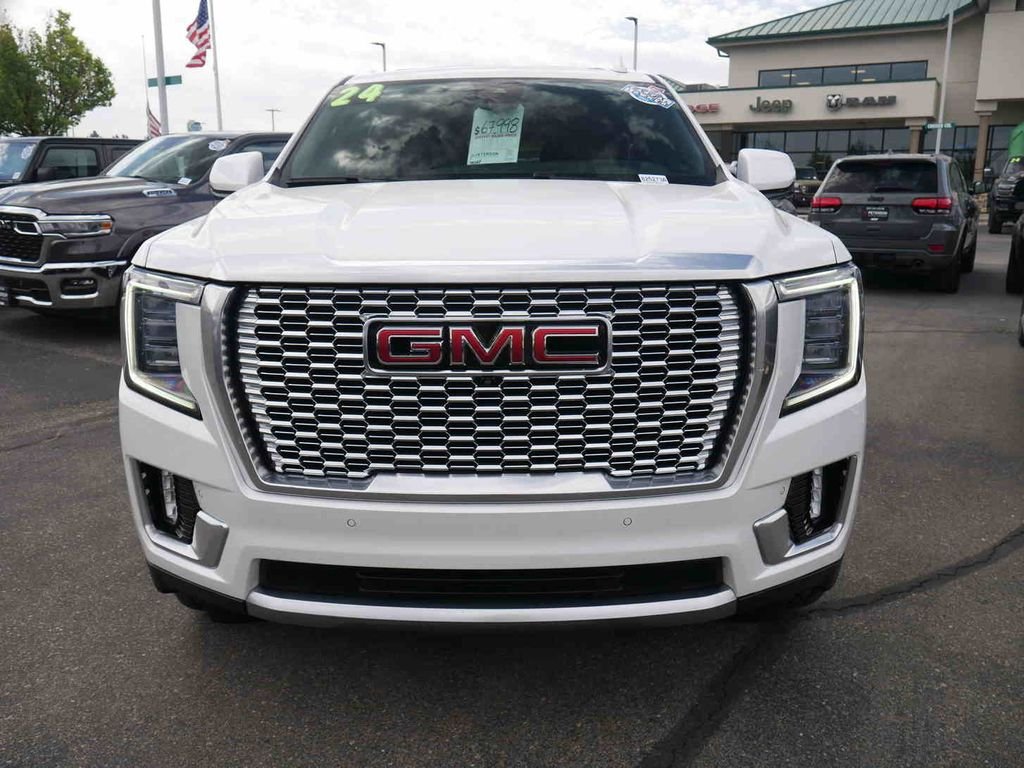 Used 2024  GMC Denali image 3