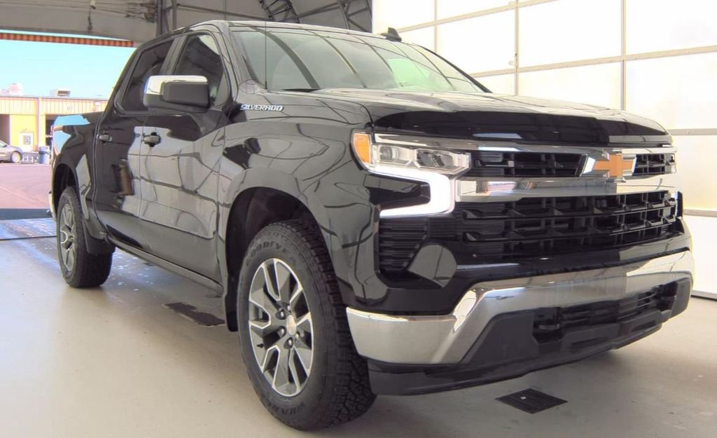 Used 2024 Chevrolet Silverado 1500 LT with VIN 1GCPDKEK7RZ271347 for sale in Kansas City