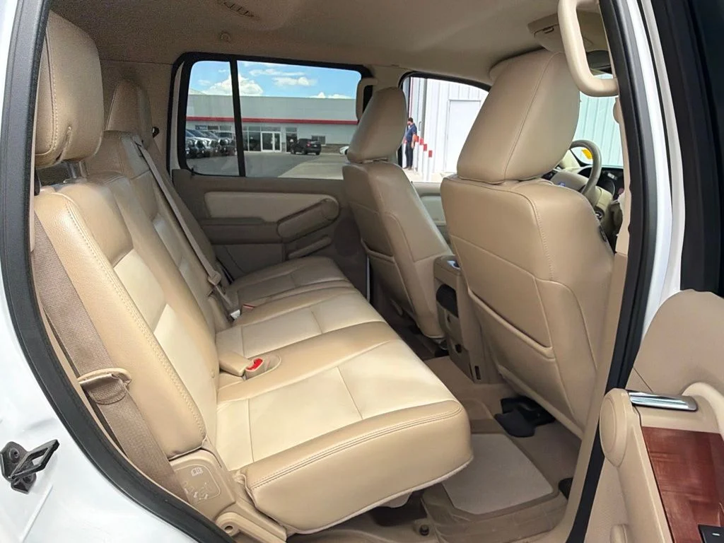 Used 2010  Ford Eddie Bauer image 19