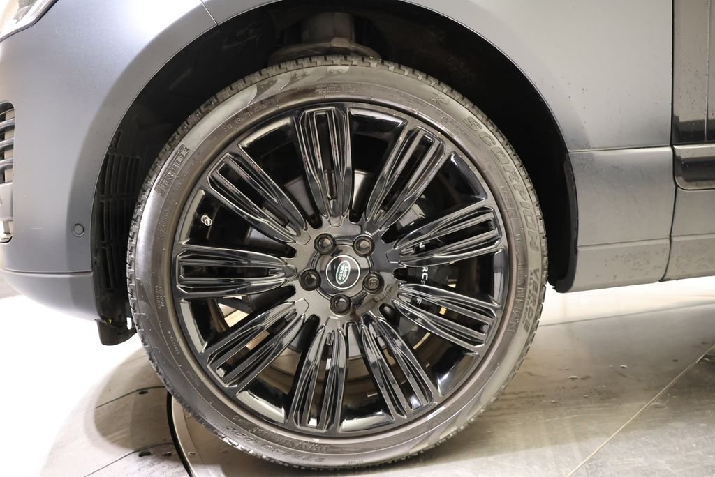 Used 2019  Land Rover 5.0L V8 Supercharged image 9