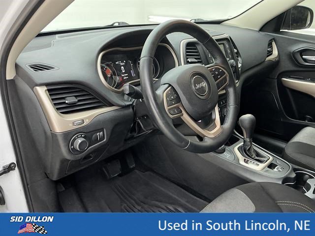 Used 2017 Bright White Clearcoat Jeep Altitude image 14