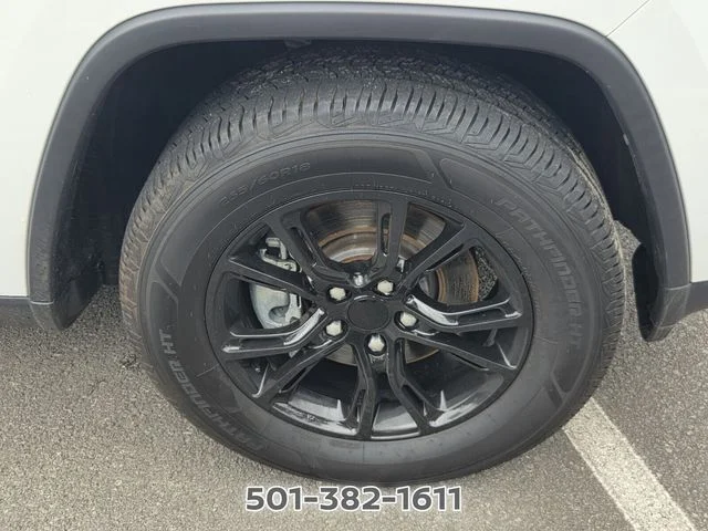 Used 2022 White Jeep Laredo E image 17