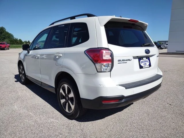 Used 2018 Crystal White Pearl Subaru 2.5i Premium image 3