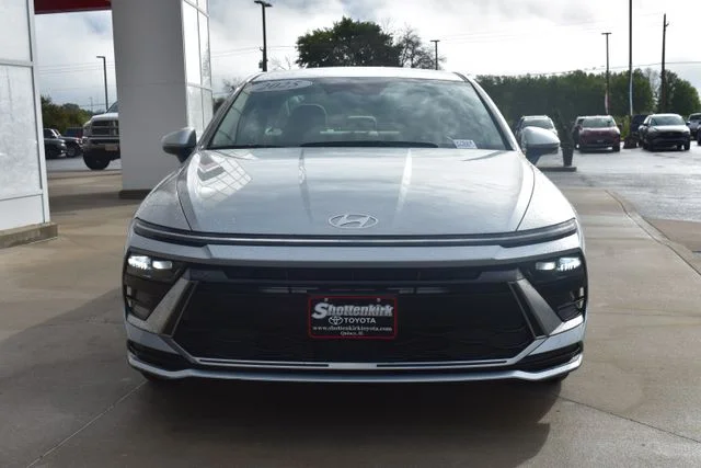 Used 2025 Silver Hyundai SEL image 3