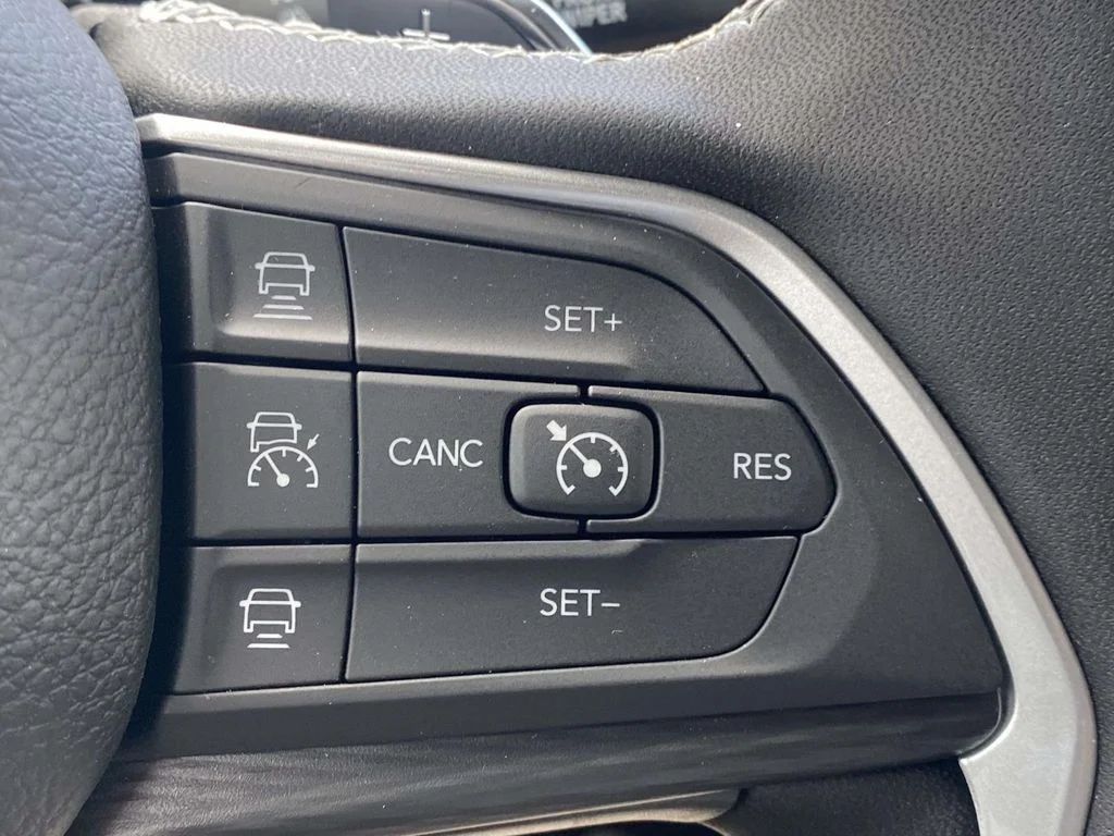 New 2026 Baltic Gray Metallic Clear-Coat Exterior Paint Jeep Laredo X image 28