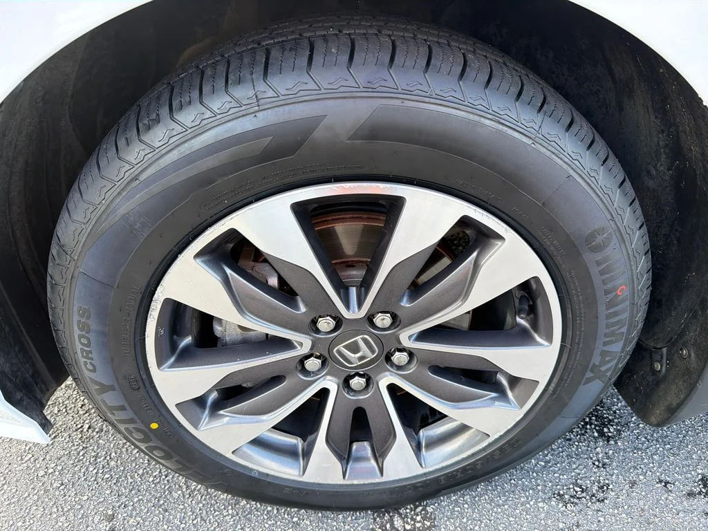 Used 2021 White Honda EX-L image 11