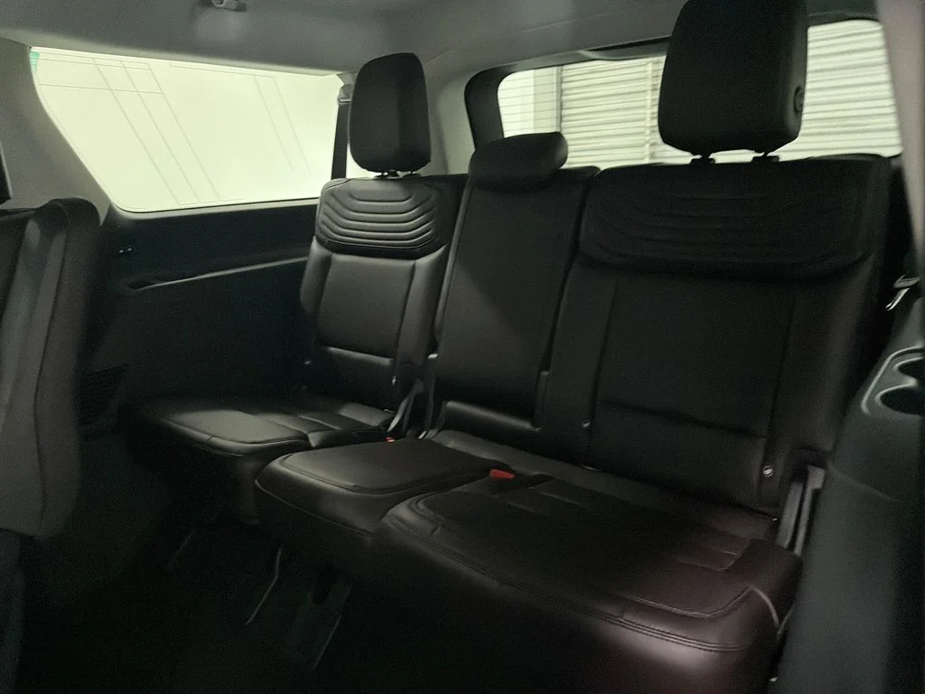 New 2027 Star White Metallic Tri-Coat Ford MAX Platinum image 15