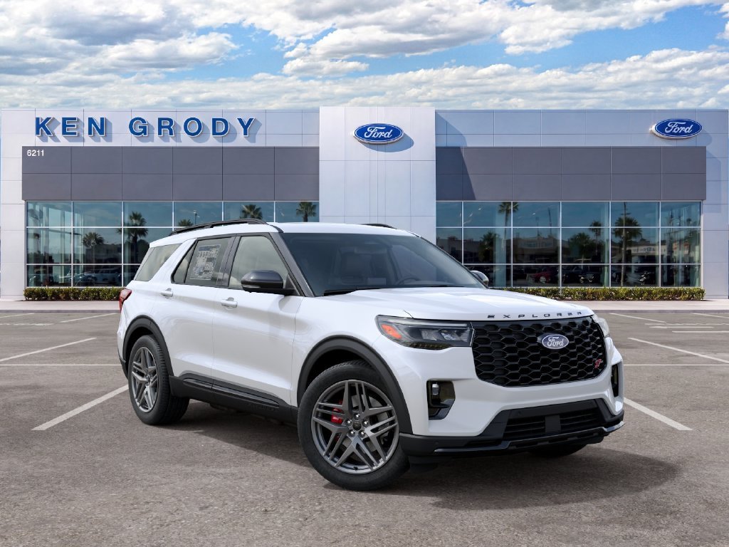 New 2027 Star White Metallic Tri-Coat Ford ST image 1