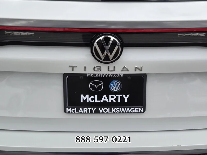 Used 2025 WHITE Volkswagen 2.0T SEL R-LINE image 16