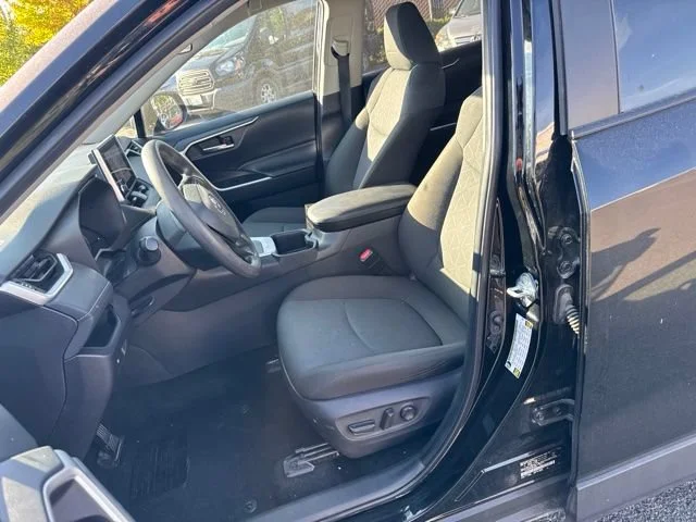 Used 2025 Midnight Black Metallic Toyota XLE image 13