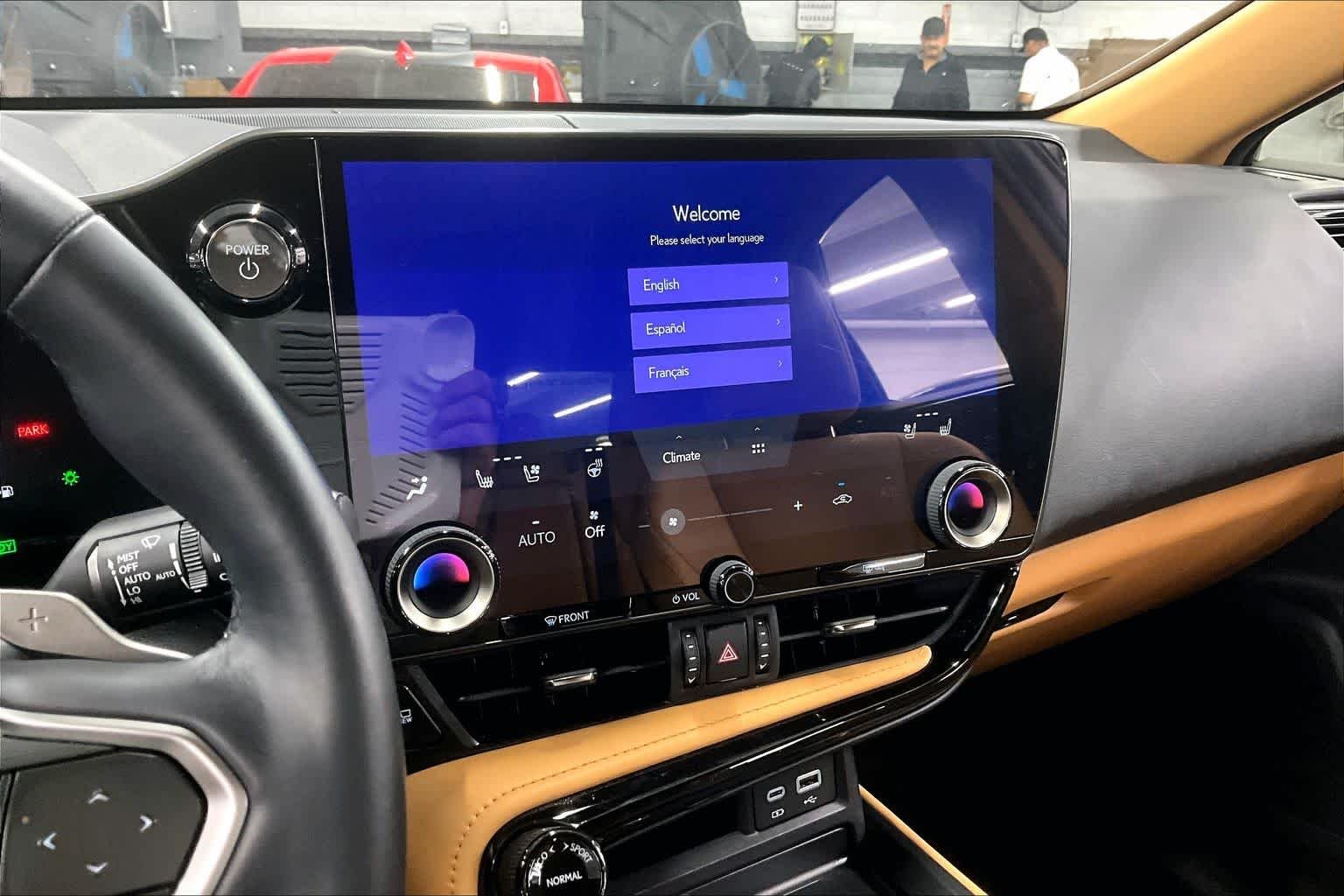 2025 Lexus NX Hybrid 350h - Photo 6