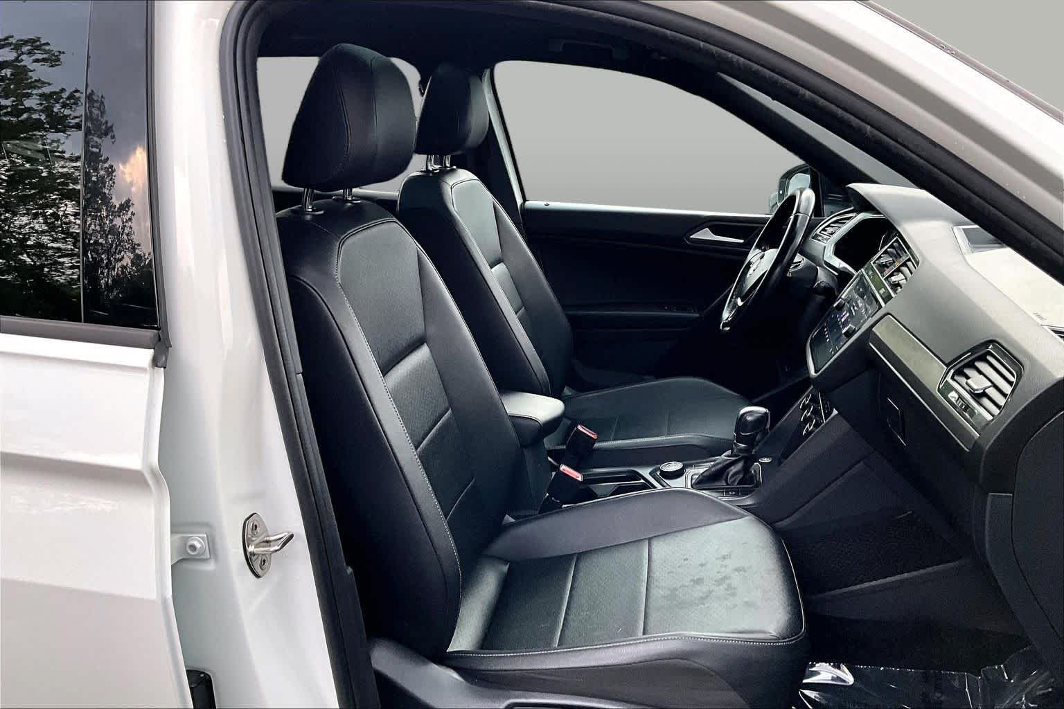 Used 2019 Pure White Volkswagen SEL R-Line Black image 9