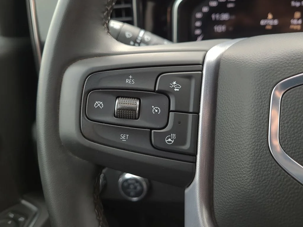 Used 2025 White GMC SLT image 28