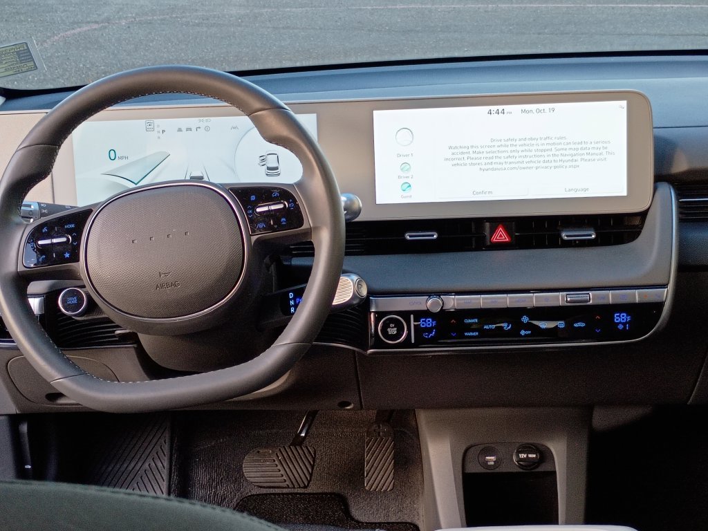 Certified Used 2023 Gray Hyundai SE image 21