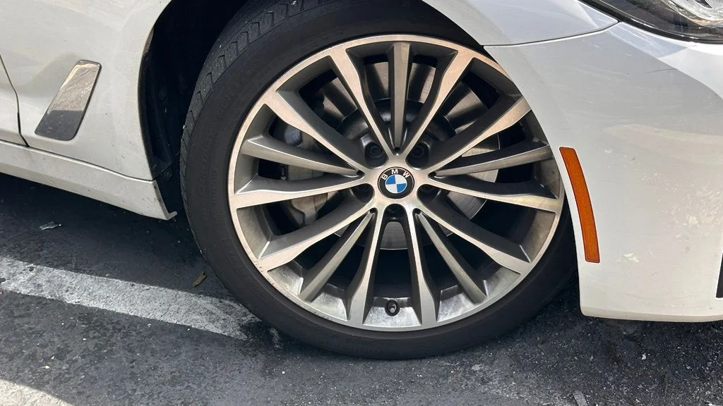 Used 2022 Mineral White Metallic BMW 530i xDrive image 4