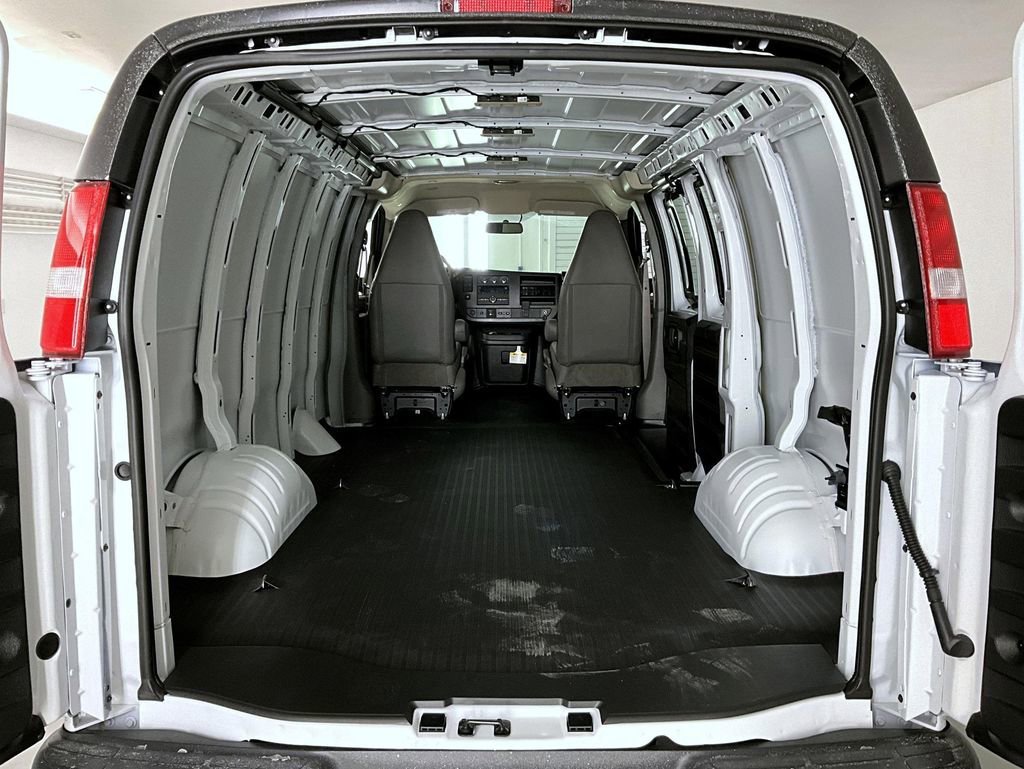 2025 Chevrolet Express Cargo Work Van - Photo 13