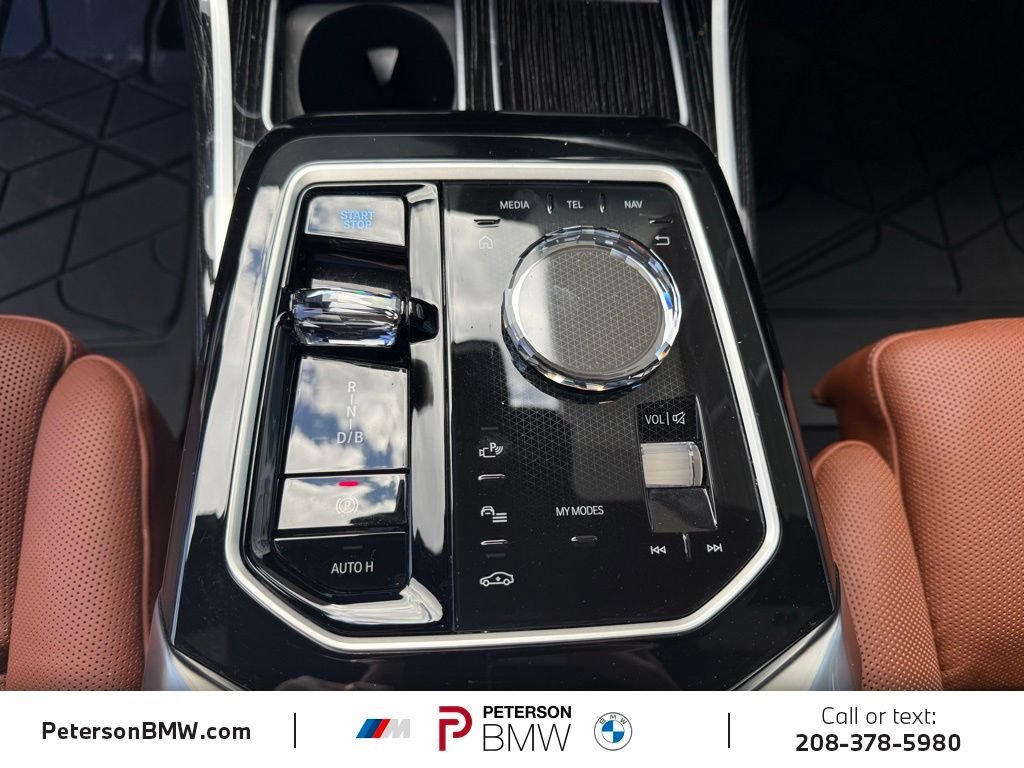 Used 2025 Mineral White Metallic BMW xDrive60 image 23
