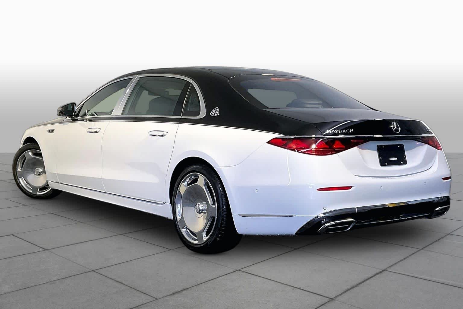 New 2027 MANUFAKTUR Moonlight White Metallic Mercedes-Benz Maybach S 580 image 3